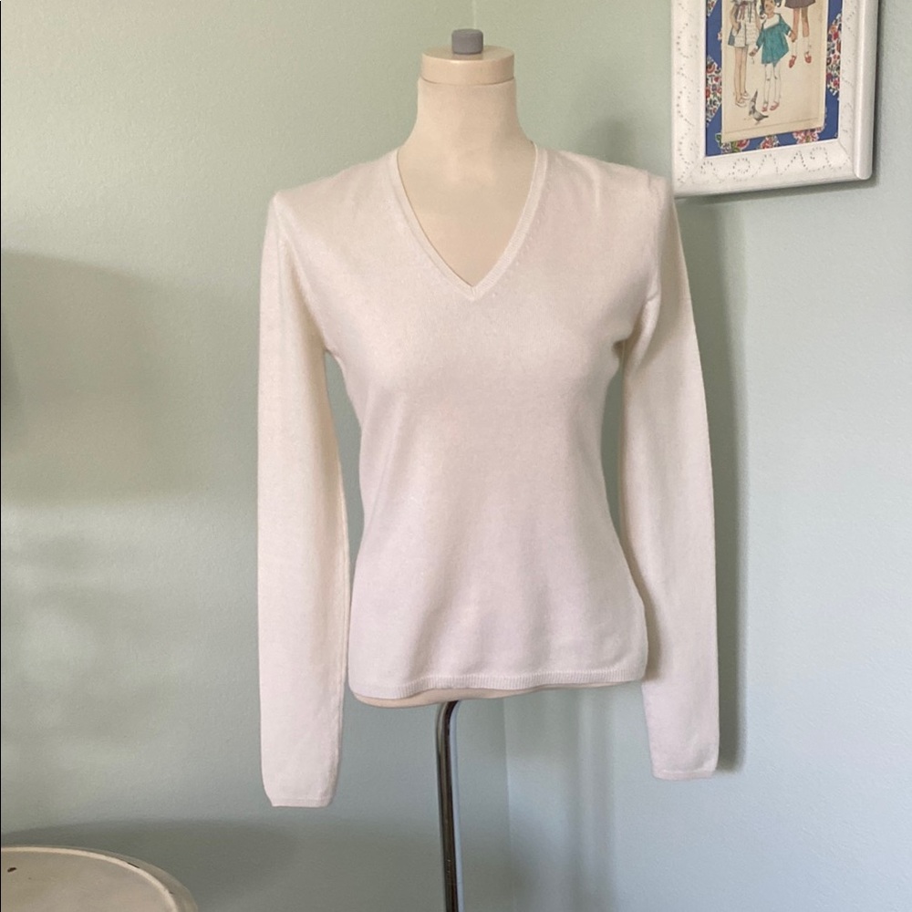 TSE CLASSIC CASHMERE V NECK SWEATER SIZE M